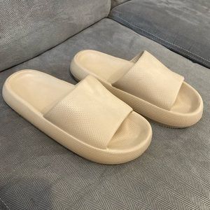 Tan Cloud Cushion Sandal Slides Size 40/41